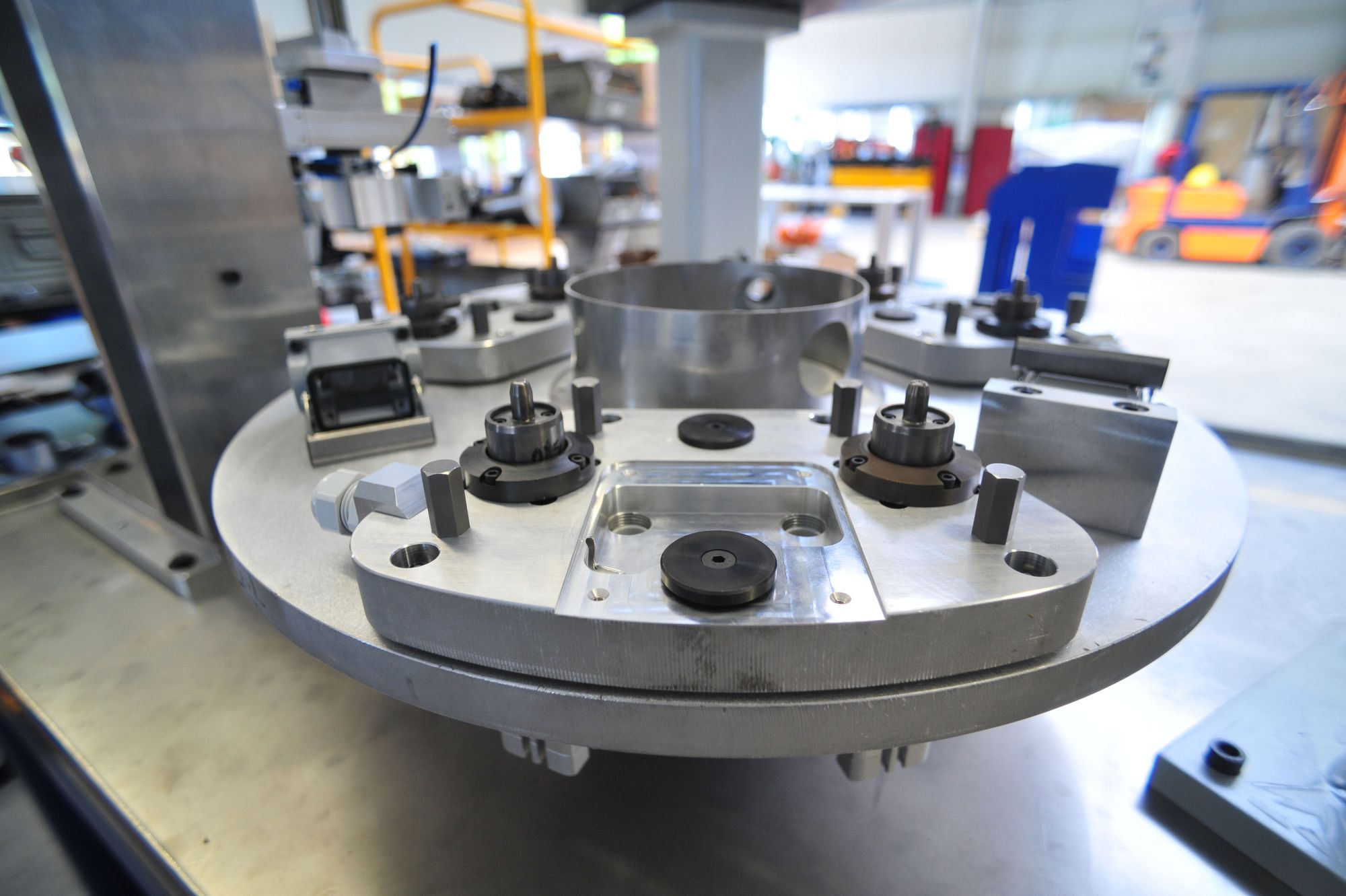 Der Haupteingang der MKW GmbH in Wuppertal